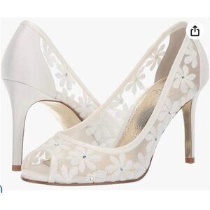 Adrianna Papell Women's Dressy Floral Lace White Satin Pump Size 6.5 NIB